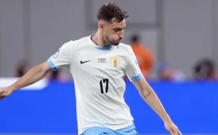 Viña deixa o Flamengo com foco em garantir vaga na Copa do Mundo