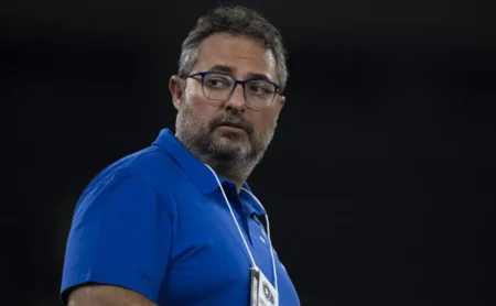 Vitinho deixa o Santos e acerta pré-acordo com o Internacional Vitinho deixa o Santos e acerta pré-acordo com o Internacional