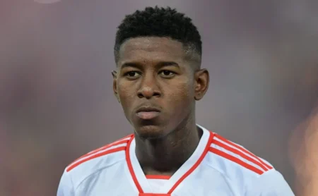 Vitão contorna polêmica sobre salário no Internacional: “Não posso falar mal”