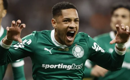 Vitor Roque na mira da Premier League; Palmeiras pede R$ 310 milhões