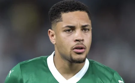 Vitor Roque é dúvida para o clássico Palmeiras x Santos, e decisão permanece em aberto