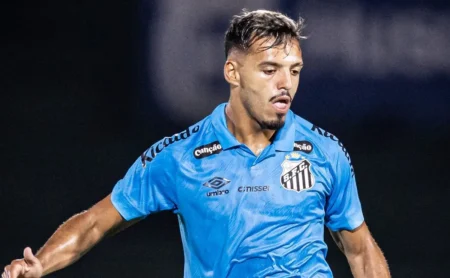 Vojvoda não revela escalação e Gabriel Menino pode ser titular em Santos x Corinthians