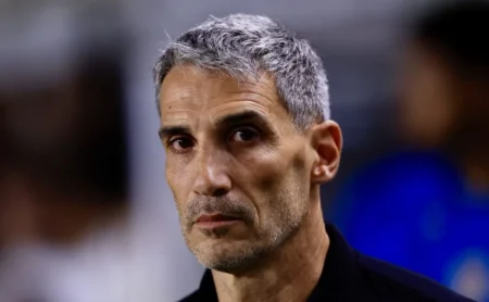 Vojvoda ressalta "obrigação de vencer em casa" após empate do Santos com o Corinthians no Paulistão