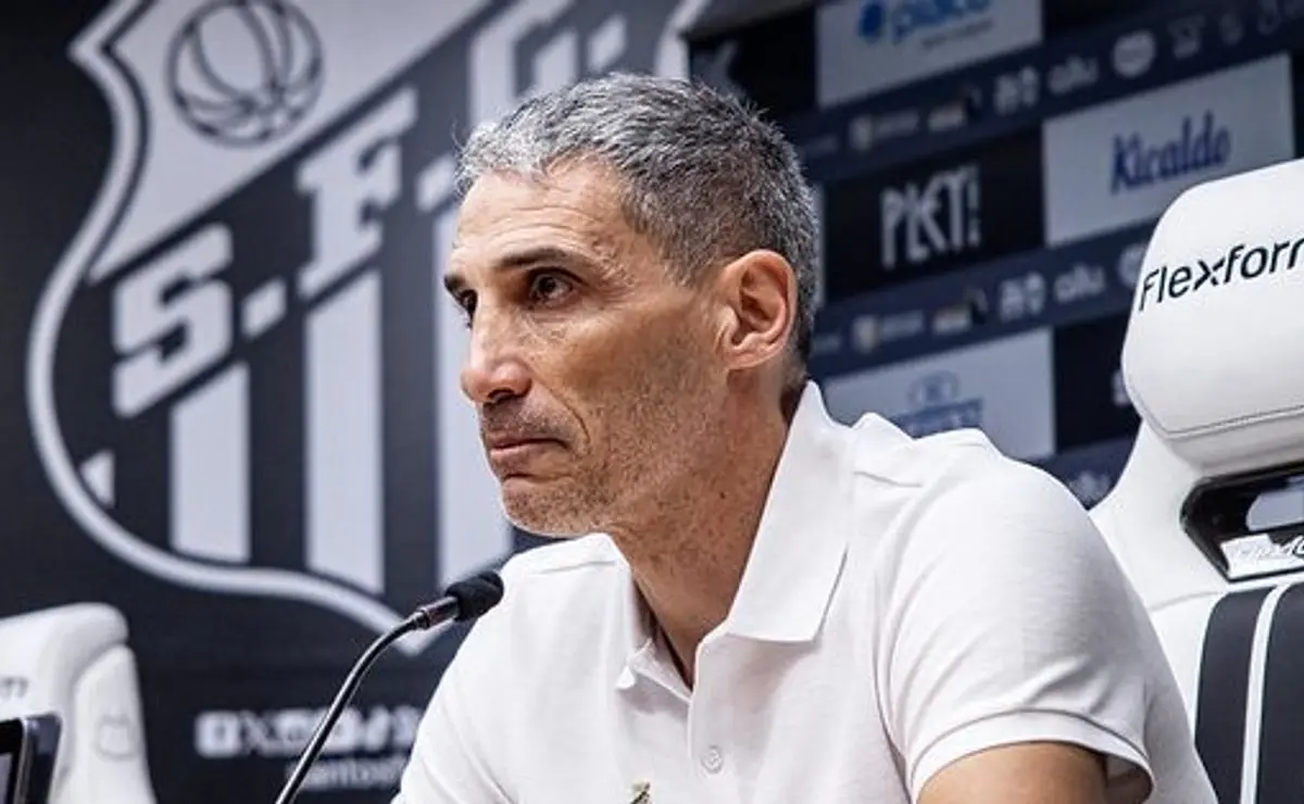 Vojvoda solicita e Santos busca atacante para substituir Guilherme Vojvoda solicita e Santos busca atacante para substituir Guilherme