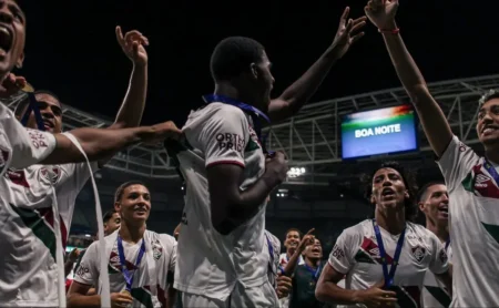 Wallace Davi assina contrato de quatro anos em negociação entre Fluminense e Botafogo por Savarino