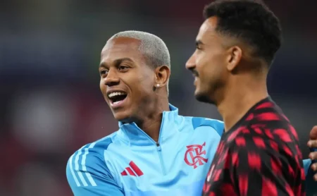 Wallace Yan: Transferência do Flamengo para o Bragantino aguarda detalhes. Wallace Yan: Transferência do Flamengo para o Bragantino aguarda detalhes.