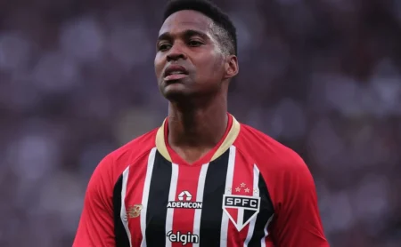 Wendell provoca o Corinthians e causa revolta na Fiel Torcida antes do empate de Breno Bidon