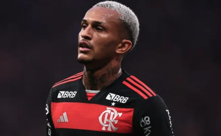 Wesley, ex-Flamengo, se destaca na Roma e atrai atenção do City.