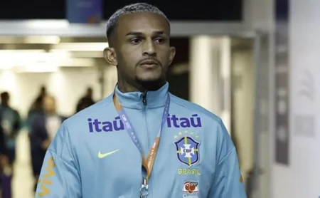 Wesley, vetado pela Roma, torna-se inacessível seis meses após saída do Flamengo