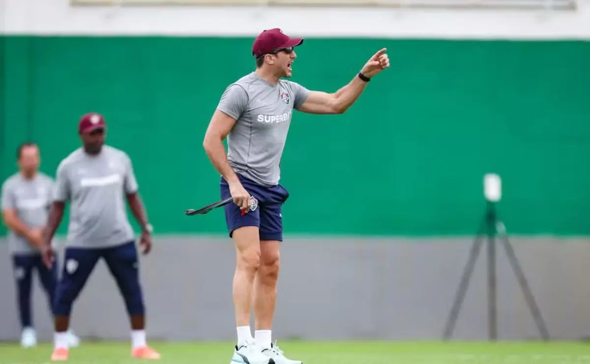 Zubeldía define primeiros passos com Arana e Jemmes e indica contato com o Fluminense Zubeldía define primeiros passos com Arana e Jemmes e indica contato com o Fluminense