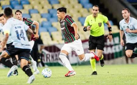 Zubeldía elogia versatilidade de Savarino e planeja escalação do venezuelano no Fluminense: “Não é normal”