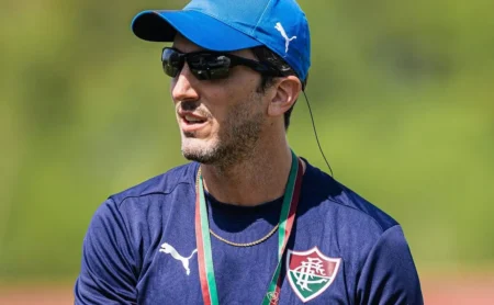 Zubeldía libera Léo Jance para o Náutico após negociação com o Fluminense. Zubeldía libera Léo Jance para o Náutico após negociação com o Fluminense.