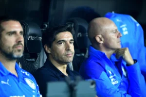 Abel elogia o desempenho do Palmeiras no Dérbi e a contratação de Arias: "Contratação da presidente"