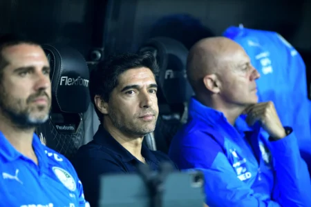 Abel elogia o desempenho do Palmeiras no Dérbi e a contratação de Arias: "Contratação da presidente"