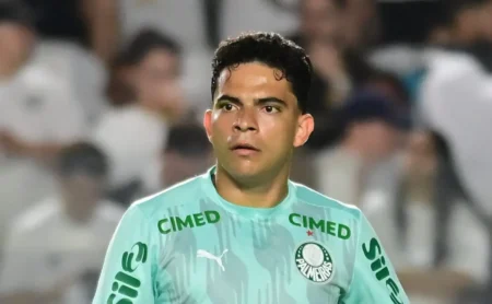 Abel Ferreira autoriza negociação e Palmeiras oferece Bruno Rodrigues ao Santos; clube paulista descarta a contratação