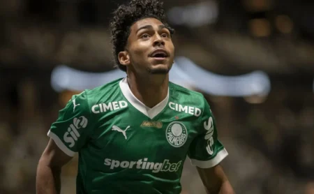Abel Ferreira planeja recuperação de Luighi para valorização no Palmeiras