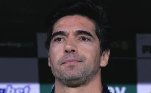 Abel Ferreira exalta meio-campo do Palmeiras após vitória sobre o Vitória na Arena Barueri