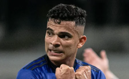 Acordo para a chegada de Bruno Rodrigues expõe compromisso financeiro do Cruzeiro com 70% dos vencimentos do atleta Acordo para a chegada de Bruno Rodrigues expõe compromisso financeiro do Cruzeiro com 70% dos vencimentos do atleta