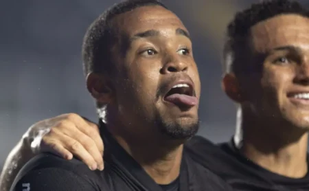 Alejandro é apresentado ao Internacional e revela esforços para concretizar o negócio Alejandro é apresentado ao Internacional e revela esforços para concretizar o negócio