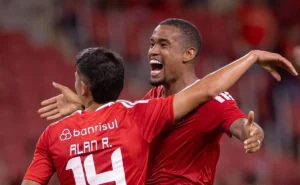 Alerrandro se desabafa após deixar o Internacional e projeta o futuro: “Primeiro de muitos” Alerrandro se desabafa após deixar o Internacional e projeta o futuro: “Primeiro de muitos”