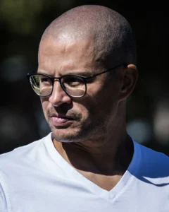 Alex comenta diálogo com o Cruzeiro após saída de Diniz e traça paralelo entre começos de carreira como técnico e atleta