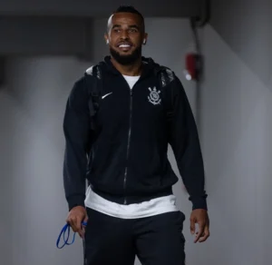 Alex Santana e Renato: um mês de afastamento no Corinthians Alex Santana e Renato: um mês de afastamento no Corinthians