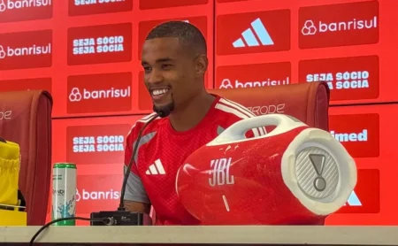 Alexandrando revela mudança de postura fora de campo após chegada ao Inter e envia mensagem à torcida Alexandrando revela mudança de postura fora de campo após chegada ao Inter e envia mensagem à torcida