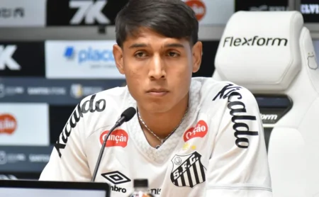 Alexis Duarte: Alexandre Mattos busca negociação com zagueiro fora dos planos de Vojvoda Alexis Duarte: Alexandre Mattos busca negociação com zagueiro fora dos planos de Vojvoda