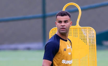 Alisson, com virose, desfalca o São Paulo contra o Coritiba e busca recuperação com Crespo.