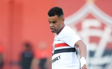 Alisson não interessa à MLS e busca recuperar espaço no São Paulo. Alisson não interessa à MLS e busca recuperar espaço no São Paulo.