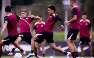 Allan busca recomeço no Corinthians após período sem marcar