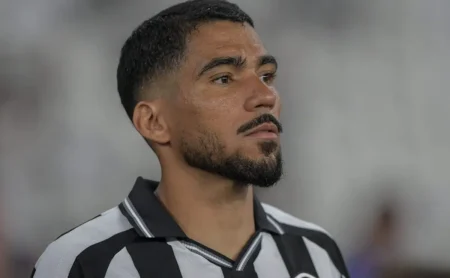 Allan denunciado pelo TJD-RJ por expulsão em clássico entre Botafogo e Flamengo Allan denunciado pelo TJD-RJ por expulsão em clássico entre Botafogo e Flamengo