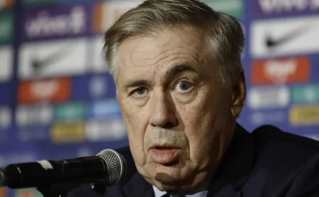 Ancelotti curte Carnaval em Salvador e Léo Santana o desafia: “Chama o Neymar” Ancelotti curte Carnaval em Salvador e Léo Santana o desafia: “Chama o Neymar”