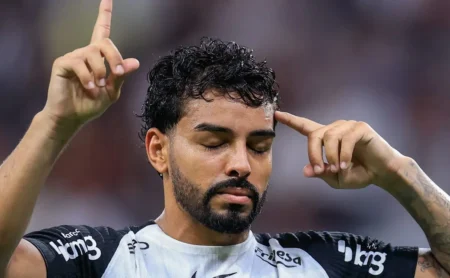 Ancelotti observa jogadores do Corinthians e equipe de Matheus Bidu considera possível convocação em março