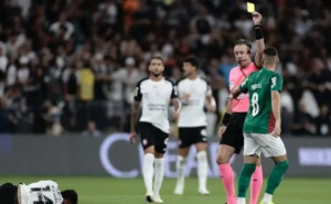 Andreas Pereira comenta lance polêmico em Corinthians x Palmeiras e ironiza: “Tinha bastante lama”