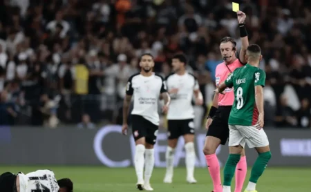 Andreas Pereira comenta lance polêmico em Corinthians x Palmeiras e ironiza: “Tinha bastante lama”