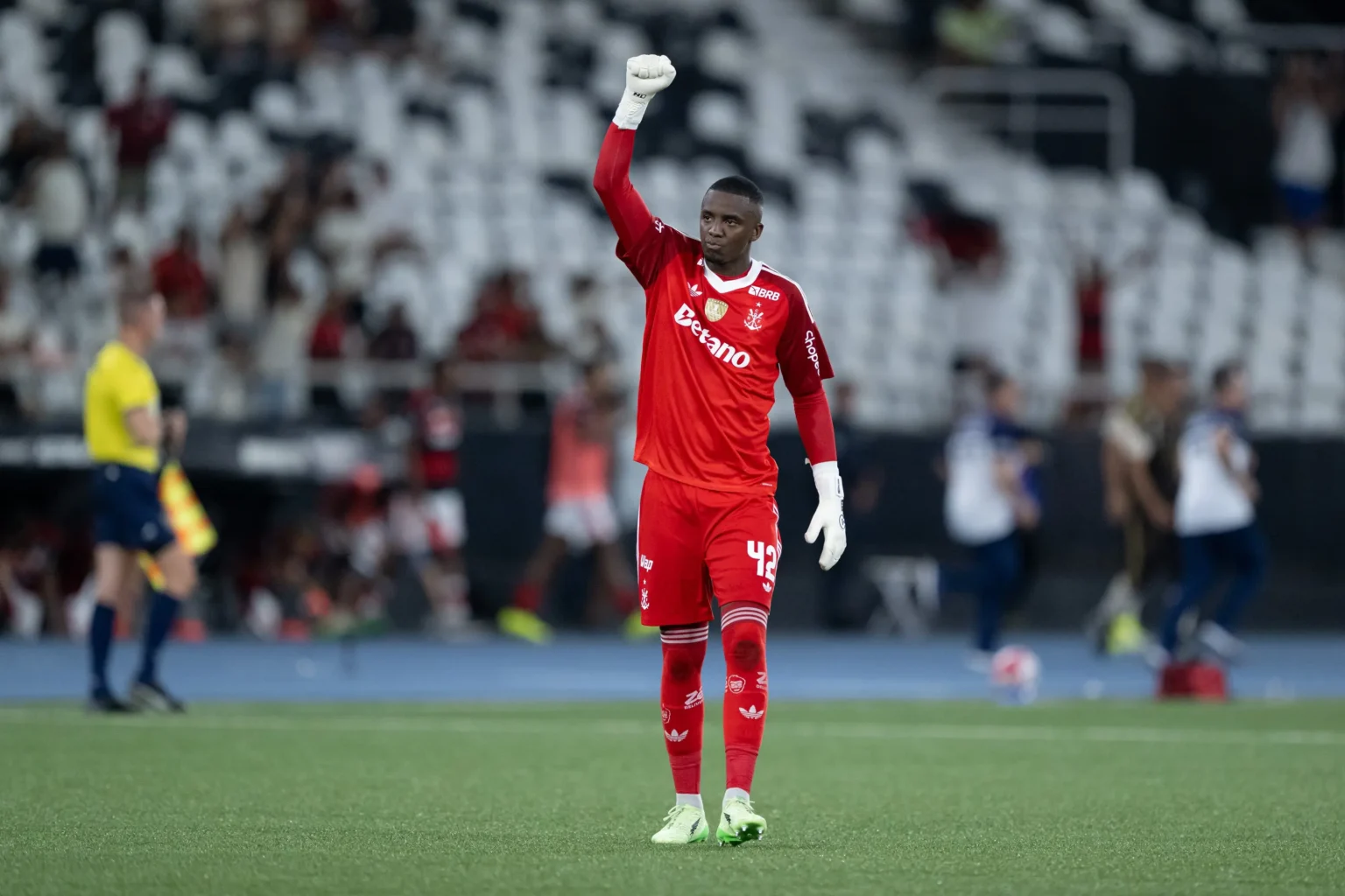 Andrew se redime contra o Botafogo e conquista a confiança da torcida do Flamengo: Ficaria para os pênaltis Andrew se redime contra o Botafogo e conquista a confiança da torcida do Flamengo: "Ficaria para os pênaltis"