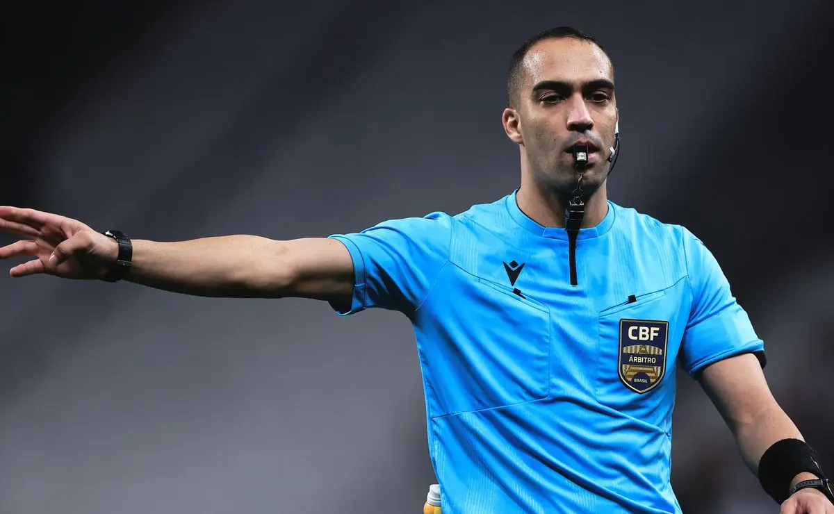 Análise aponta erro de Davi Lacerda em lance de pênalti não marcado a favor do Palmeiras Análise aponta erro de Davi Lacerda em lance de pênalti não marcado a favor do Palmeiras