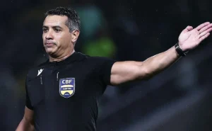 Análise confirma acerto de Felipe Fernandes de Lima na marcação de pênalti em Palmeiras x Fluminense