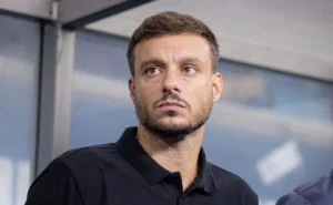 Anselmi admite atuação abaixo do esperado e avalia derrota como justa: “Temos muito a melhorar”