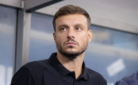 Anselmi admite atuação abaixo do esperado e avalia derrota como justa: “Temos muito a melhorar”