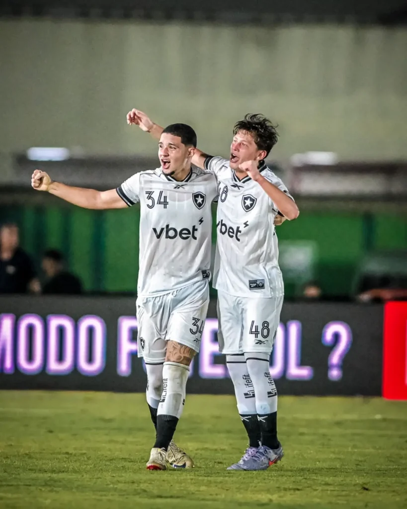 Anselmi avalia opções em testes antes da decisão do Botafogo sobre a Libertadores Anselmi avalia opções em testes antes da decisão do Botafogo sobre a Libertadores