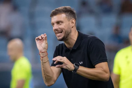 Anselmi avalia: derrota do Botafogo foi justa e espera por "boas notícias"