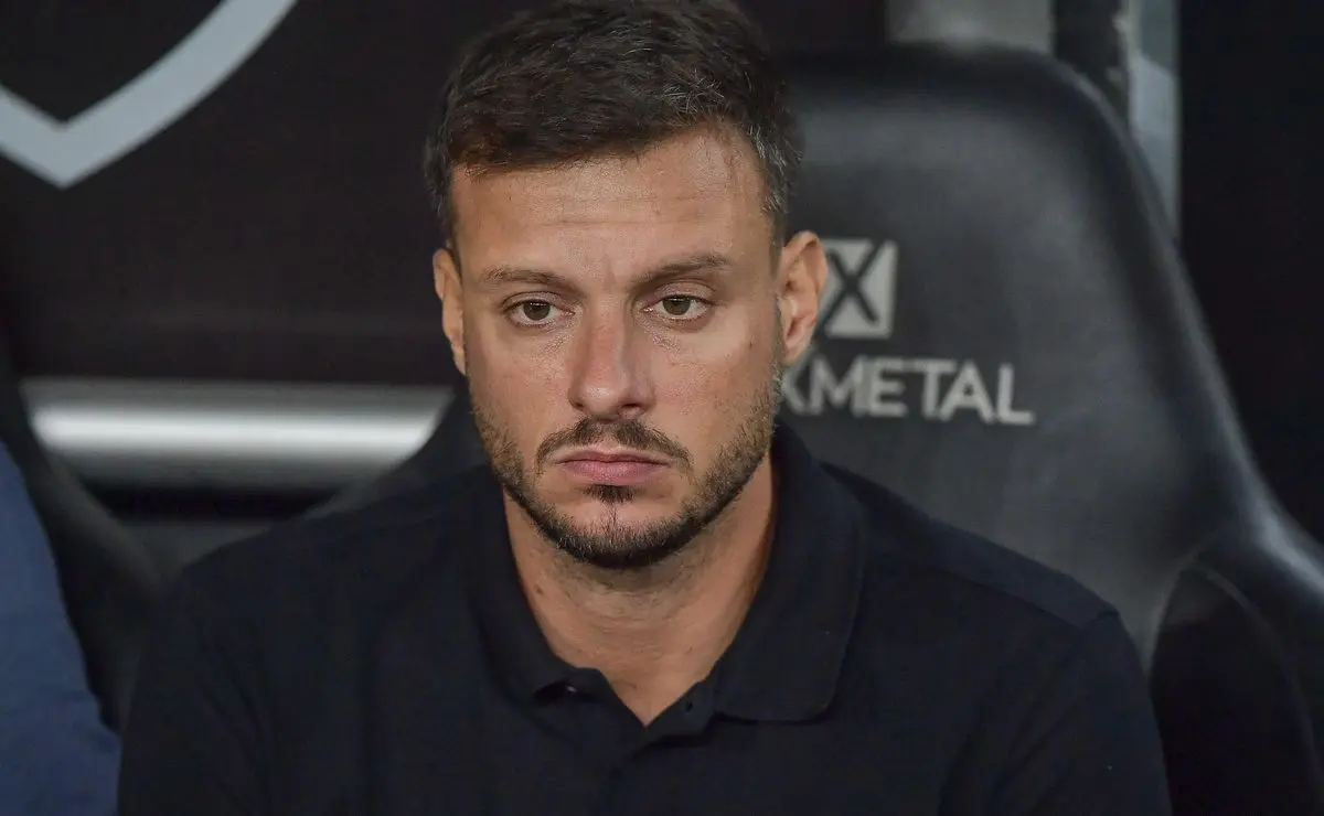 Anselmi elogia jogadores após derrota e projeta virada do Botafogo: “Obviamente será bem diferente” Anselmi elogia jogadores após derrota e projeta virada do Botafogo: “Obviamente será bem diferente”