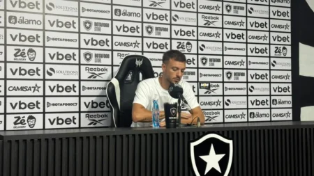 Anselmi elogia Botafogo e destaca evolução, mesmo com a eliminação: "Essa é a equipe que quero ver"