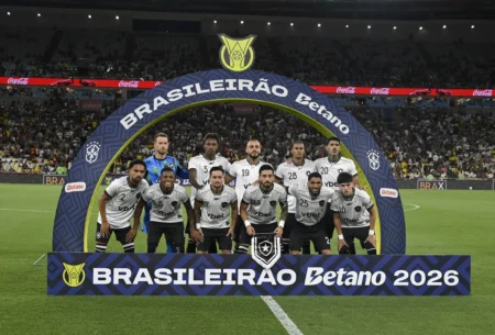 Anselmi informa que parte do elenco passará uma semana na altitude para enfrentar o Nacional Potosí pelo Botafogo.