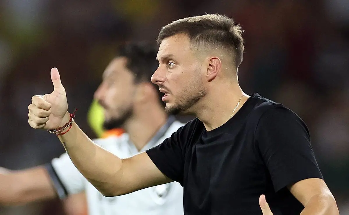 Anselmi manifesta preocupação após derrota do Botafogo no clássico: “Temos que fazer o que treinamos” Anselmi manifesta preocupação após derrota do Botafogo no clássico: “Temos que fazer o que treinamos”