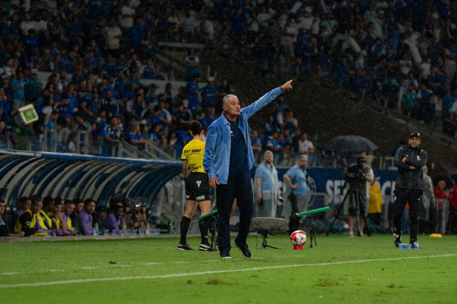 Apoiado no Cruzeiro, Tite defende seu método de trabalho: "Não consigo fugir"