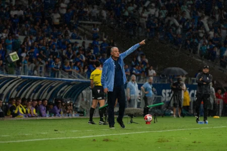 Apoiado no Cruzeiro, Tite defende seu método de trabalho: "Não consigo fugir"
