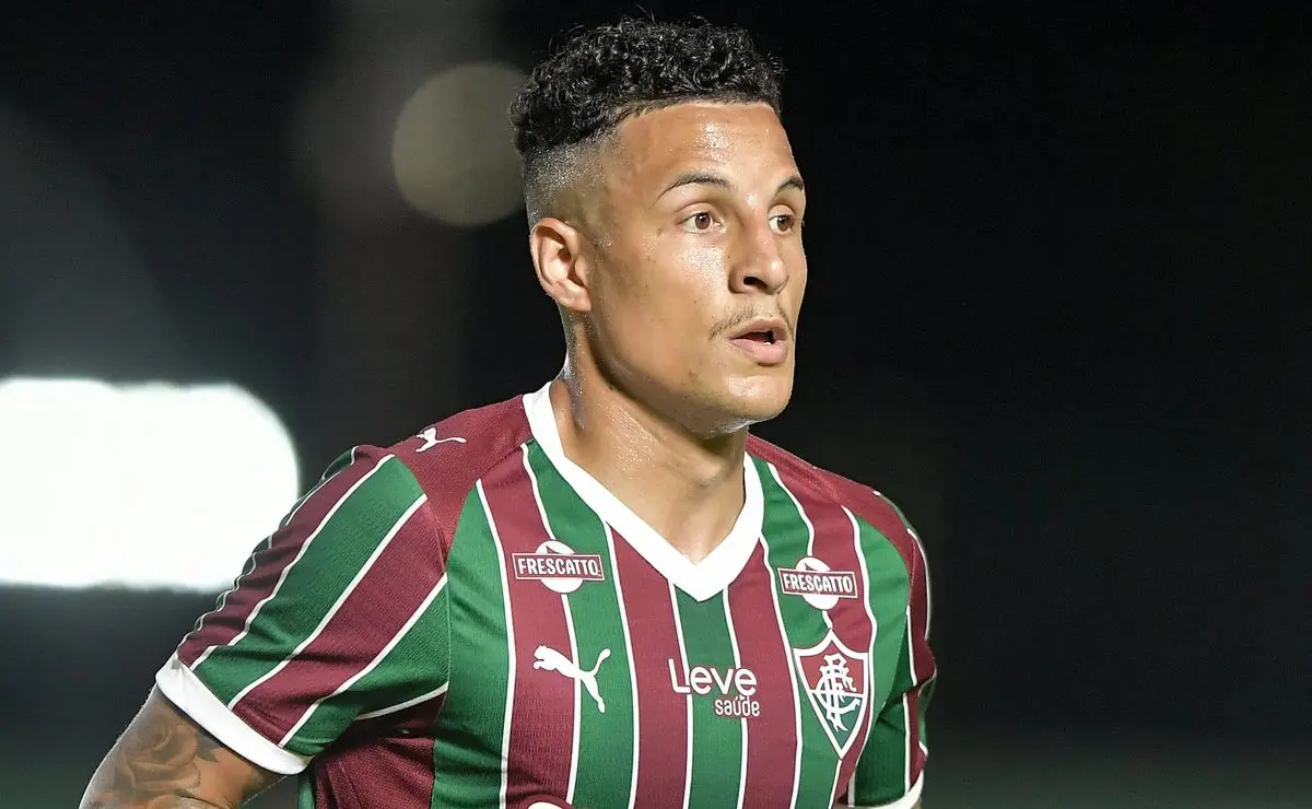Arana sofre entorse no tornozelo e é desfalque do Fluminense contra o Vasco Arana sofre entorse no tornozelo e é desfalque do Fluminense contra o Vasco